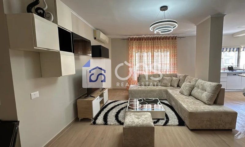 Apartament 2+1 me qera në Komuna e Parisit, Tiranë, 110 m²