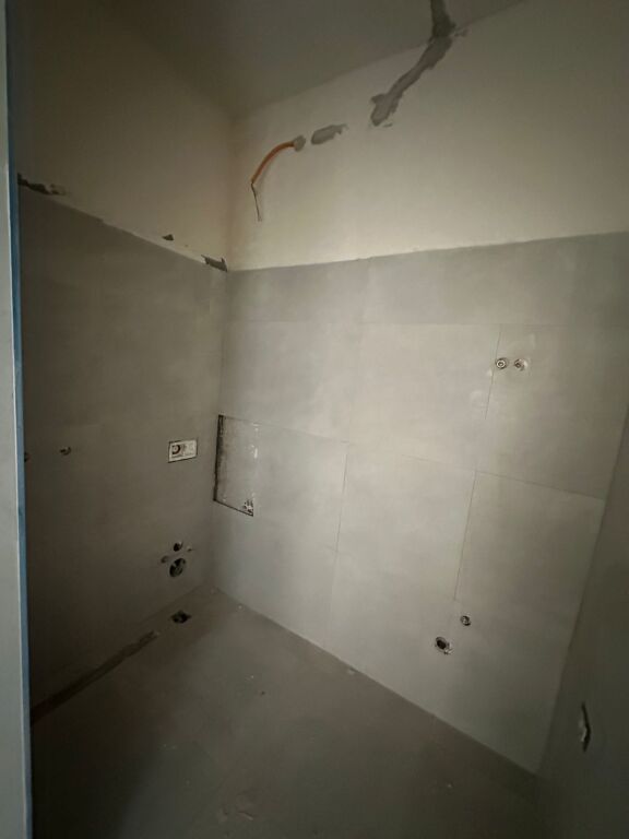 Apartment 1+1 for sale in Mjull Bathore, Tirana, 77 m². Photo 3 of 3