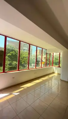 Ambient biznesi me qera në Rruga Hajredin Haxhiraj, Vlorë, 77 m². Foto 2 nga 4