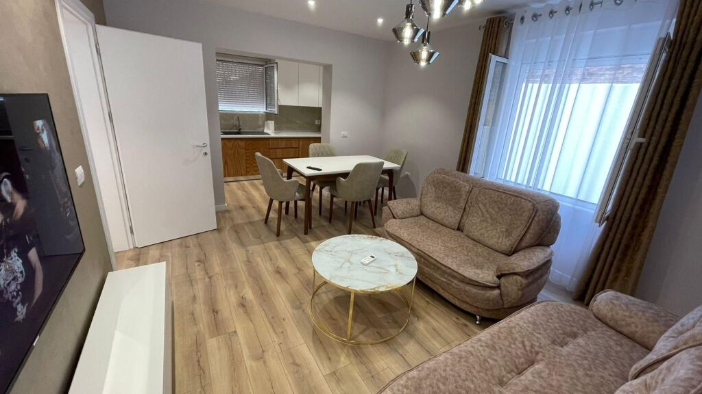 House for rent in Myslym Shyri, Tirana, 400 m²