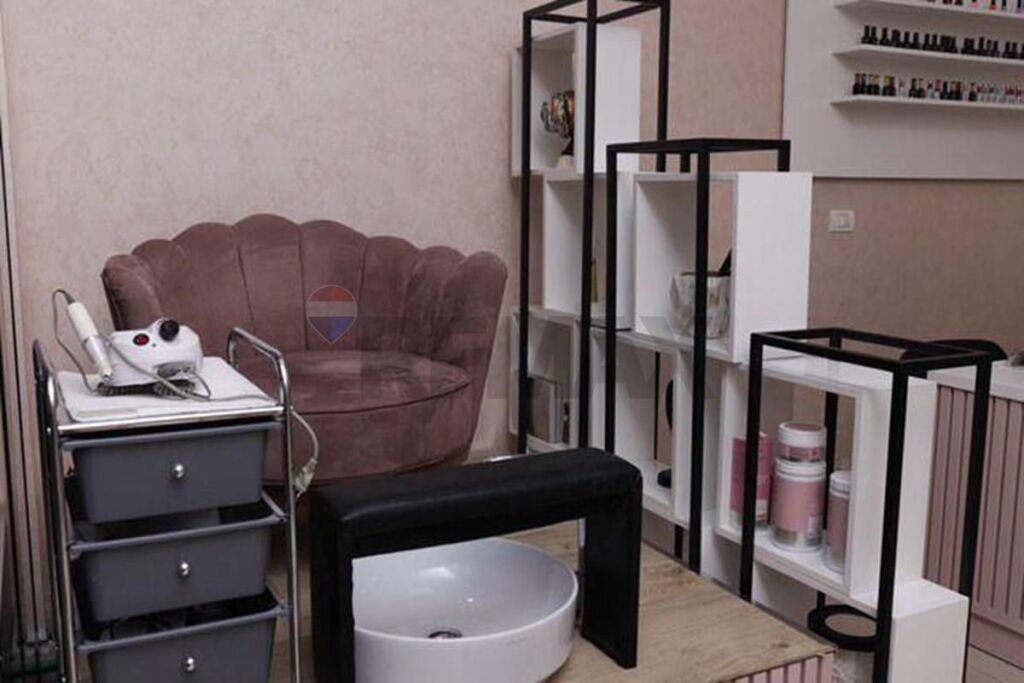 Shop for rent in Kristal Center, Tirana, 45 m². Photo 1 of 3