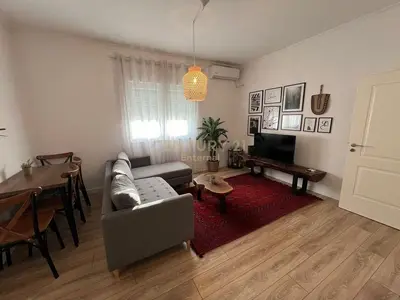 Appartamento 2+1 in vendita a Sheshi Willson, Tirana, 80 m². Foto 1 di 10