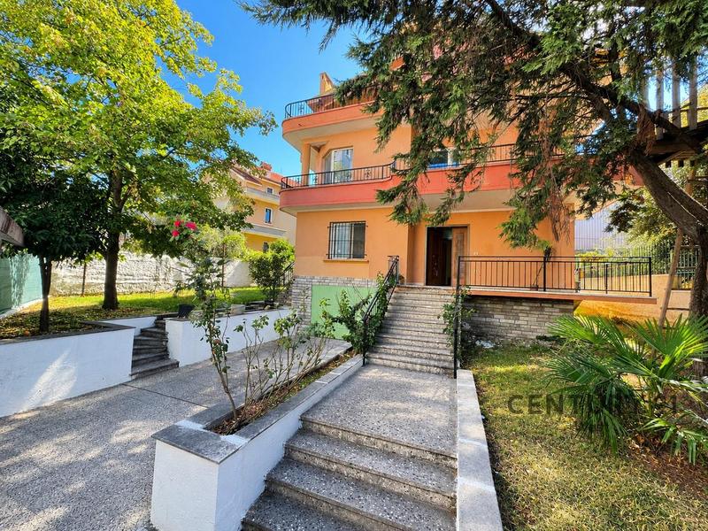 Villa in affitto a Kodra e Priftit, Tirana, 520 m²