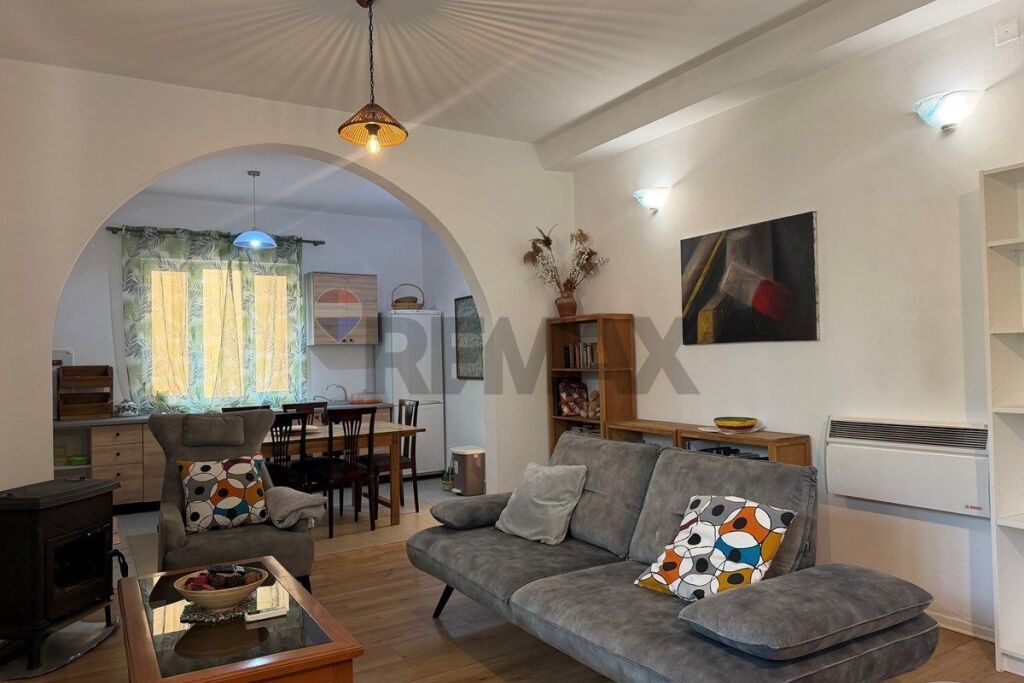 Apartment for rent in Ambasada Amerikane, Tirana, 300 m². Photo 1 of 3