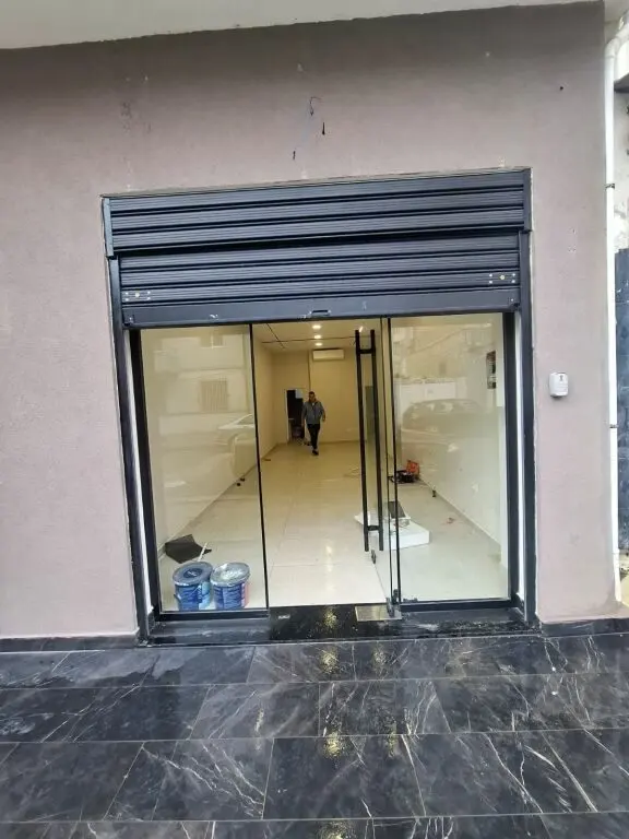 Locale commerciale in affitto a Lagjia 11 rruga Mustafa Veroshi, Durazzo, 45 m²