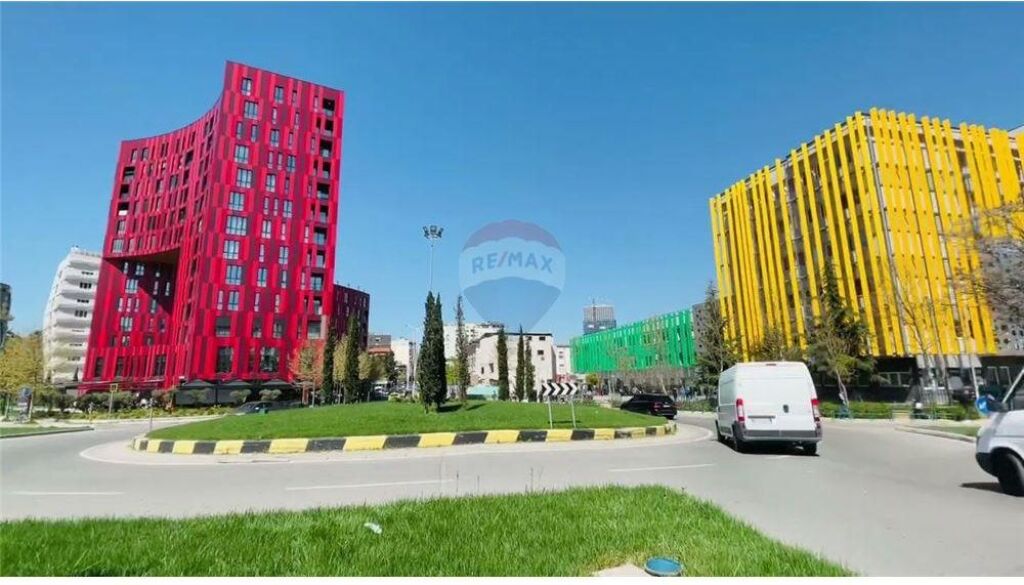 Shop for sale in Rruga e Elbasanit, Tirana, 355 m²