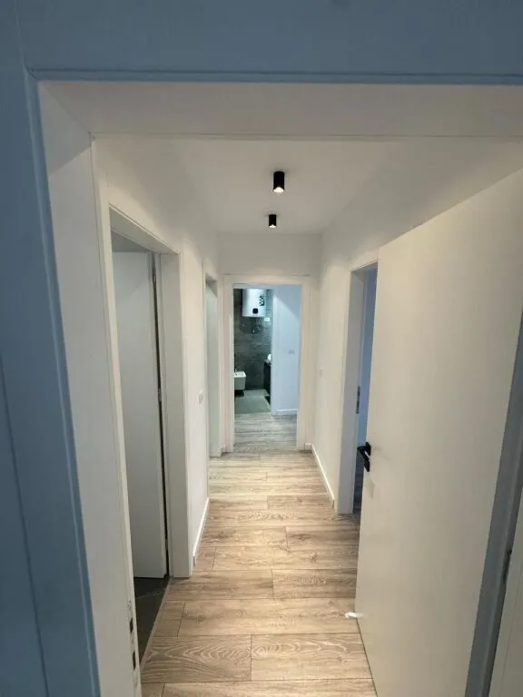 Apartament 2+1 me qera në Lake View Residences, Tiranë, 107 m². Foto 1 nga 9