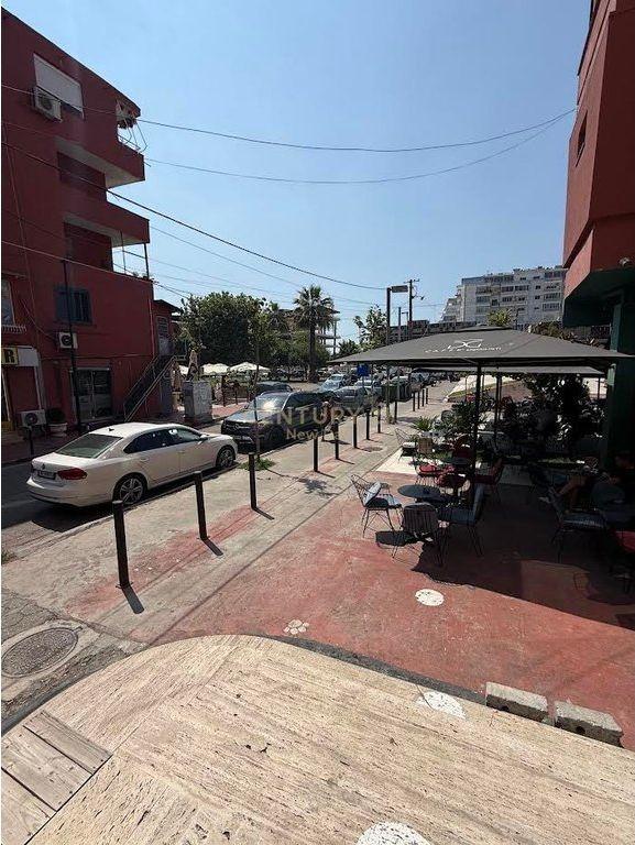 Shop for sale in Stacioni i Trenit Durrës, Durrës, 83 m²