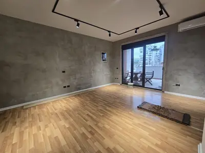 Dyqan me qera në Rruga Qemal Stafa, Tiranë, 107 m². Foto 3 nga 7