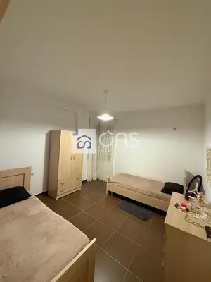 Apartament 2+1 me qera në Liqeni i Thatë, Tiranë, 100 m². Foto 4 nga 6