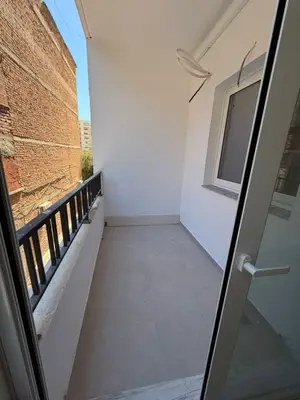 Apartment 1+1 for sale in Rruga Hajredin Haxhiraj, Vlorë, 63 m². Photo 4 of 5