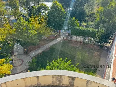 Locale commerciale in affitto a Linzë, Tirana, 900 m². Foto 3 di 7