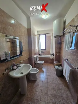 Apartment 3+1 for rent in Poliklinika, Durrës, 150 m². Photo 10 of 12