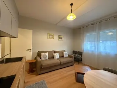 Apartament 1+1 me qera në Rruga Zef Jubani, Tiranë, 65 m². Foto 2 nga 8