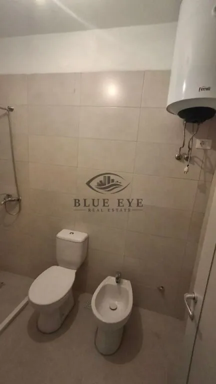Apartament 2+1 me qera në Rruga Jahja Ballhysa, Durrës, 98 m². Foto 1 nga 12