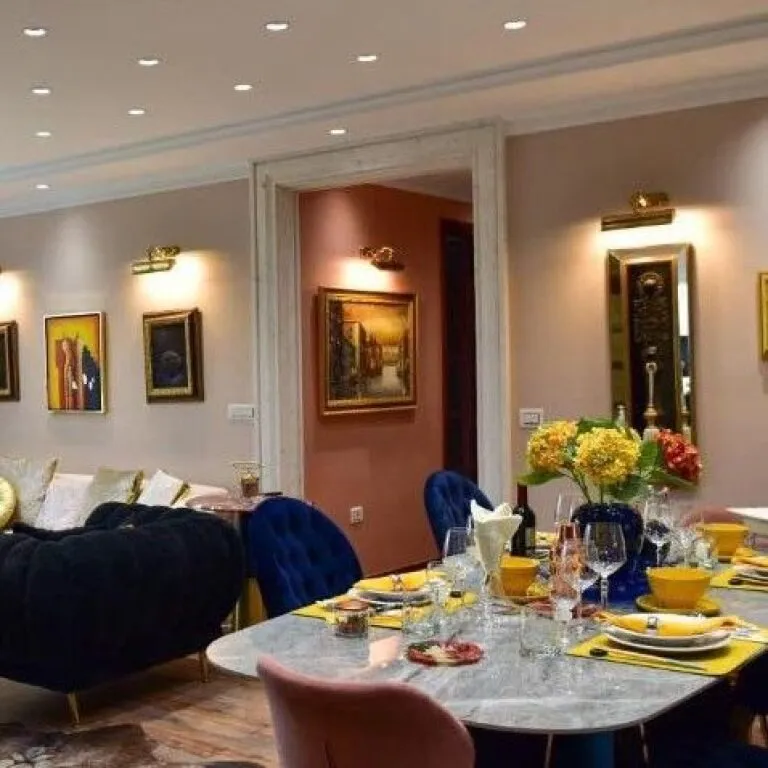 Apartament 2+1 me qera nĂ« Blloku, TiranĂ«, 150 mÂČ. Foto 1 nga 4