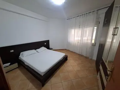 Apartament 1+1 me qera në Pallati i Sportit Ramazan Njala, Durrës, 70 m². Foto 5 nga 6