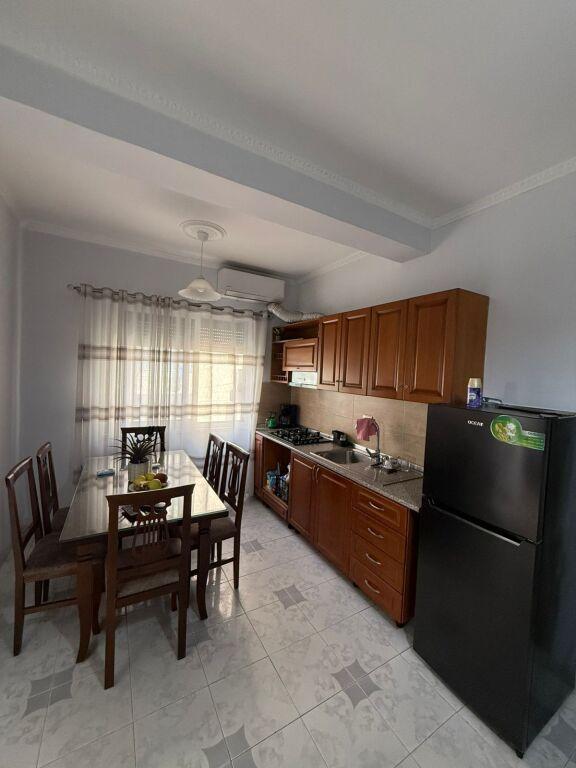 Apartament 1+1 me qera në Plazh, Durrës, 55 m². Foto 2 nga 6