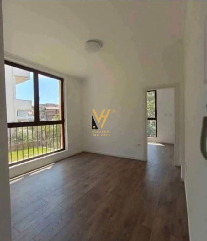 Vilë me qera në Rruga e Elbasanit, Tiranë, 992 m². Foto 2 nga 3