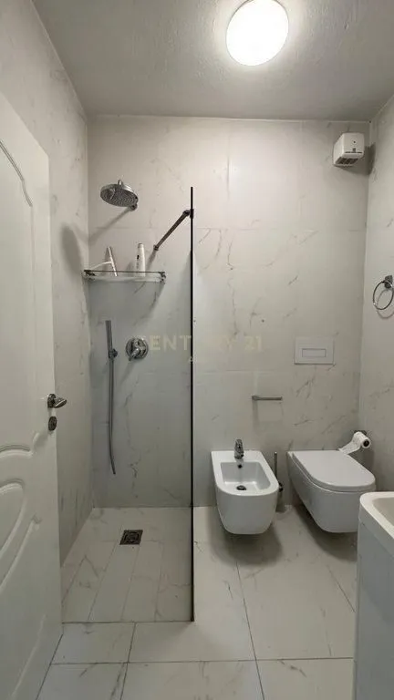 Apartament 2+1 në shitje në Rruga Hoxha Tahsim, Tiranë, 116 m². Foto 1 nga 12