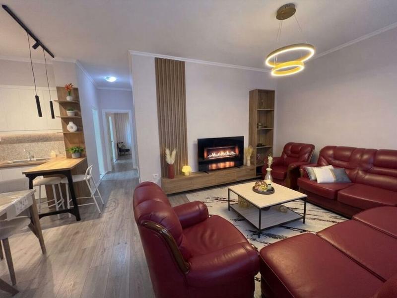 Apartament 2+1 me qera në Pizzeria LakeView, Tiranë, 105 m²