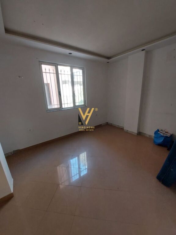 Zyrë me qera në Zogu i Zi, Tiranë, 70 m². Foto 2 nga 3