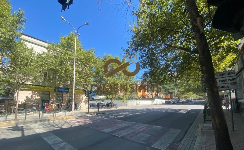 Negozio in vendita a Ne Rrugen Asim Vokshi, Tirana, 65 m²