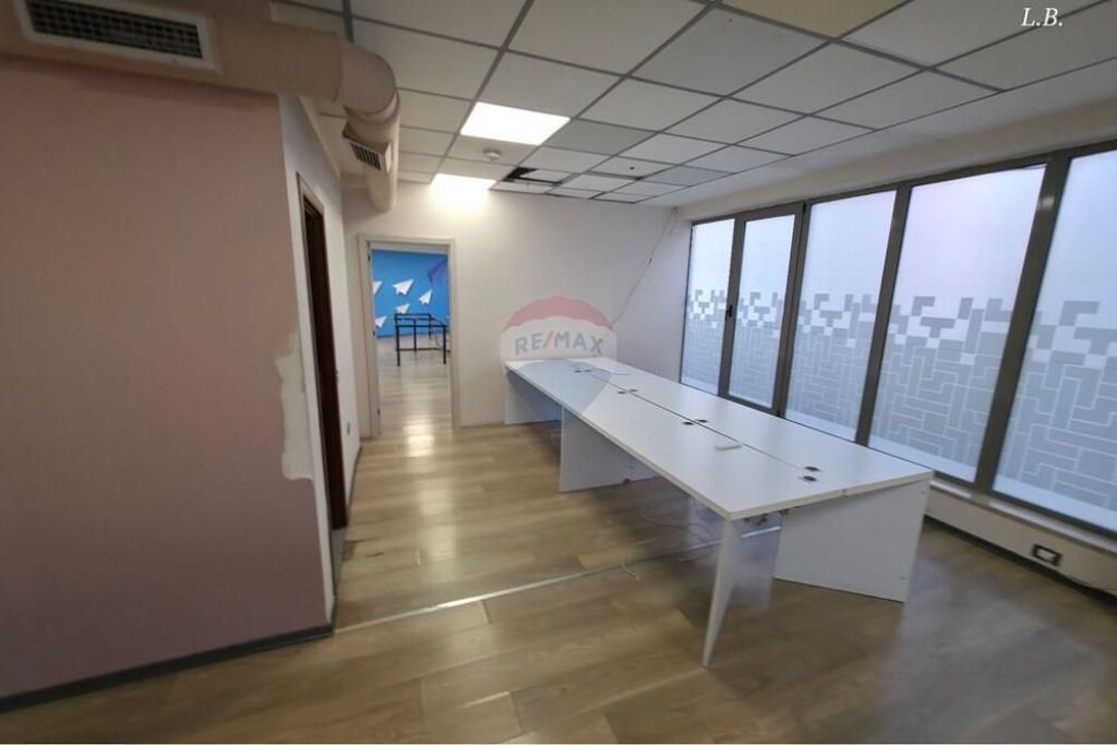 Office for rent in Selvia, Tirana, 288 m². Photo 3 of 3