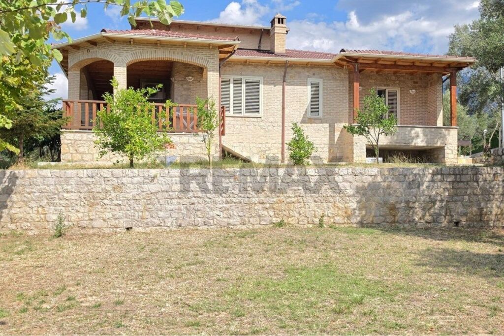Villa for rent in Farkë, Tirana, 270 m²