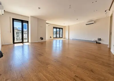 Ufficio in affitto a Rruga e Barrikadave, Tirana, 143 m². Foto 3 di 9