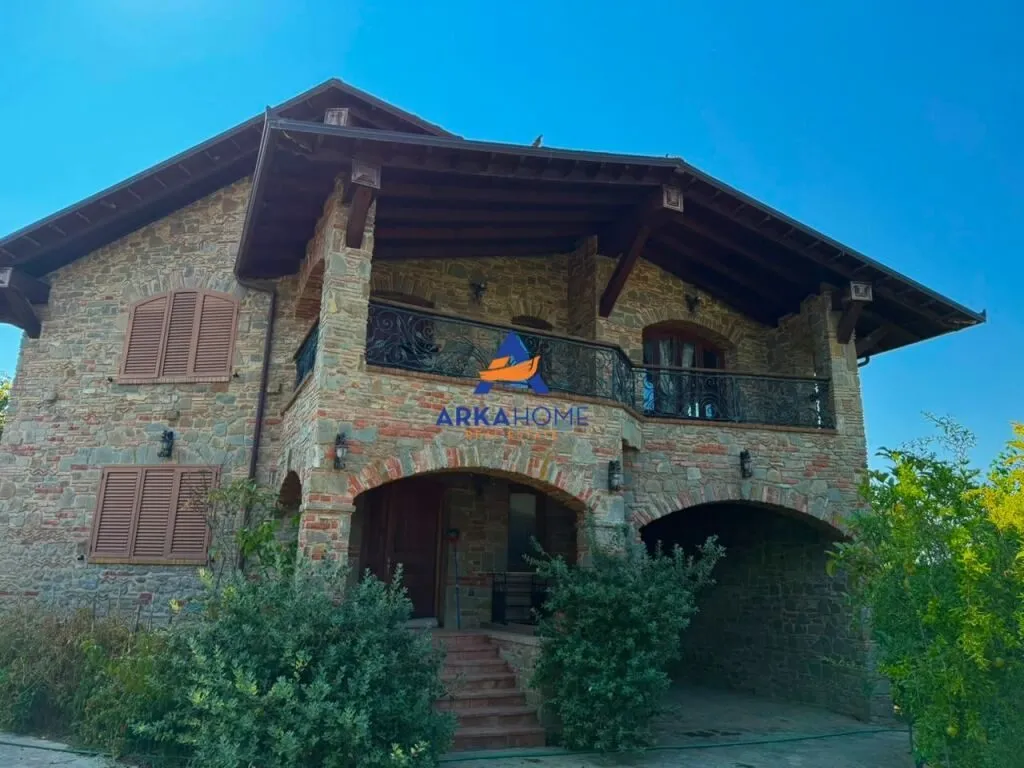 Villa in affitto a Ndroq, Tirana, 320 m². Foto 1 di 10