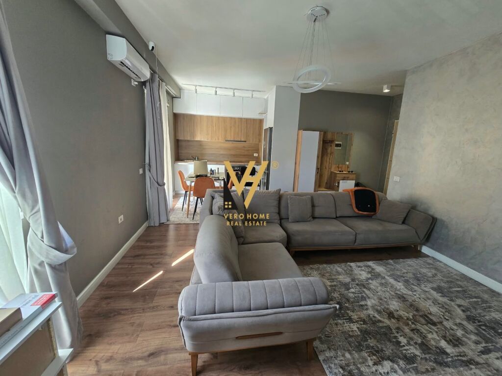Apartament 1+1 me qera në Bulevardi Zogu I, Tiranë, 70 m². Foto 1 nga 3