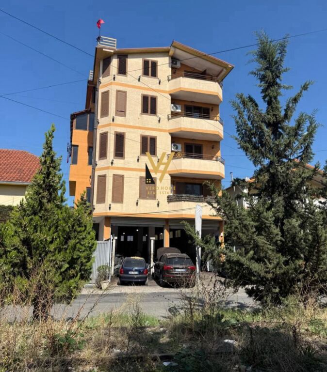 Ambient biznesi me qera në Sheshi Shqiponja, Tiranë, 1 350 m²