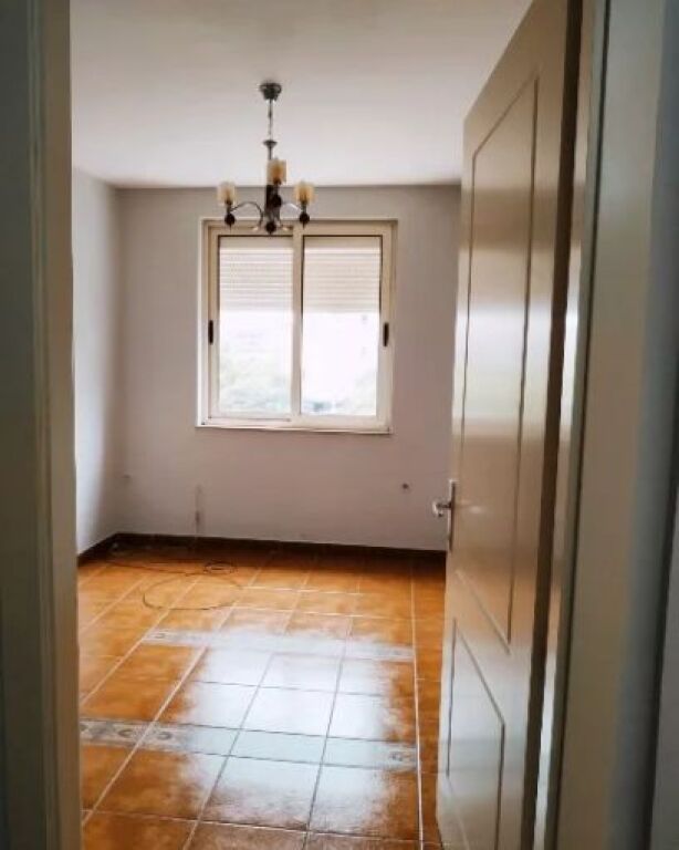 Apartment 1+1 for rent in 21 Dhjetori, Tirana, 50 m²