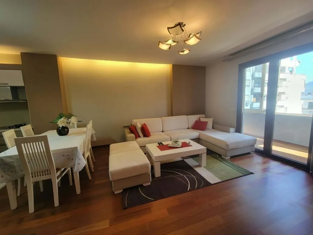 Apartament 2+1 me qera në Kthesa e Kamzës, Tiranë, 94 m². Foto 1 nga 12