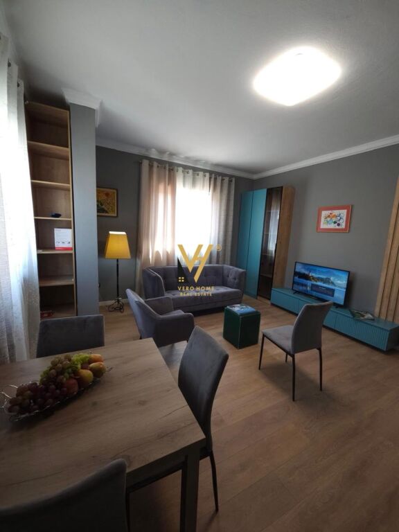 Apartament 1+1 me qera në Pazari i Ri, Tiranë, 65 m². Foto 2 nga 3