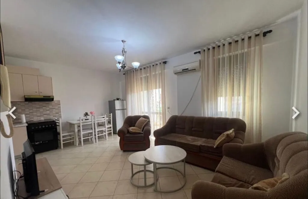 Apartament 2+1 me qera në Rruga 5 Maji, Tiranë, 100 m². Foto 1 nga 8