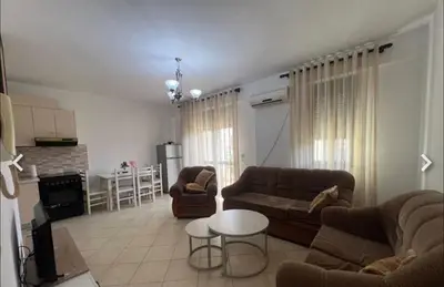 Apartament 2+1 me qera në Rruga 5 Maji, Tiranë, 100 m². Foto 1 nga 8