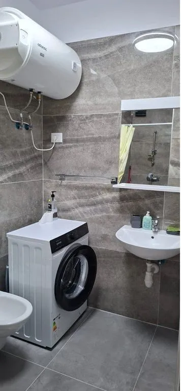 Apartament 1+1 me qera në Xhamia e Tabakeve, Tiranë, 75 m². Foto 1 nga 9