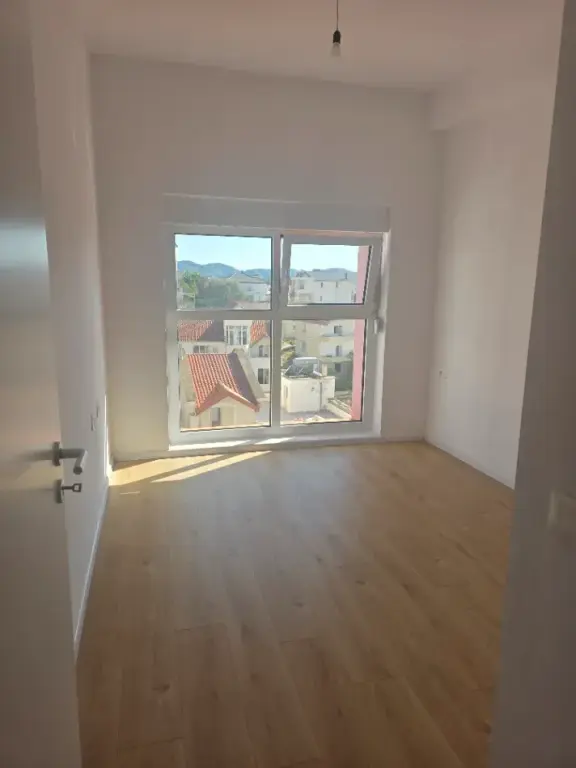 Apartment 1+1 for rent in Ali Demi, Tirana, 60 m². Photo 1 of 3