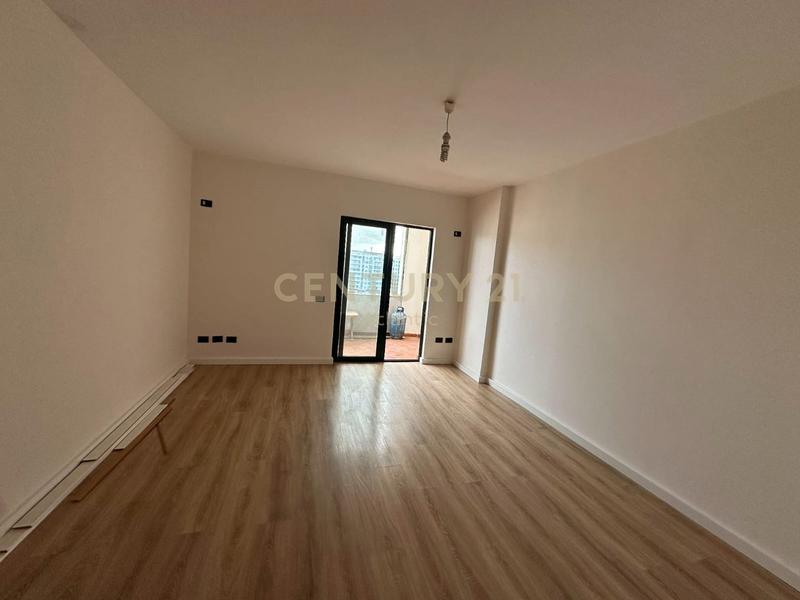 Apartament 2+1 në shitje në Tregu i Fruta-Perimeve, Durrës, 90 m²