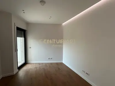 Zyrë me qera në Bulevardi Zogu I, Tiranë, 143 m². Foto 6 nga 8