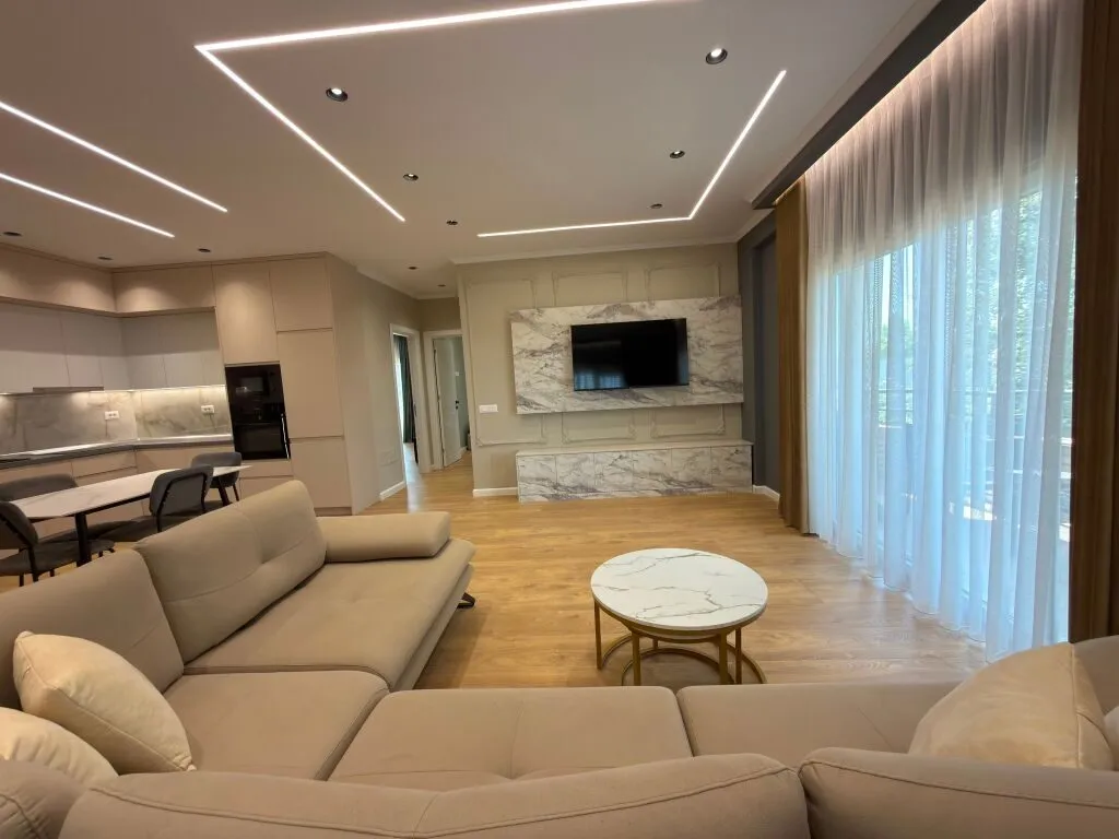 Appartamento 2+1 in affitto a Rruga Panorama e Liqenit, Tirana, 130 m². Foto 1 di 9