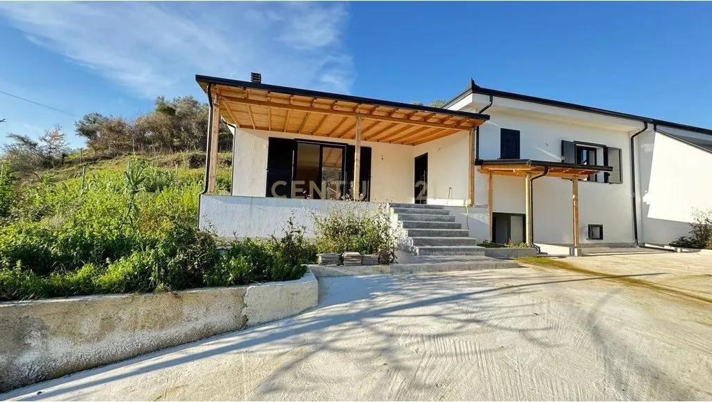 Shtëpi private në shitje në Yzberisht, Tiranë, 810 m². Foto 1 nga 7