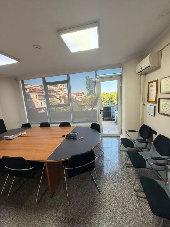Office for rent in Blloku, Tirana, 300 m². Photo 2 of 3