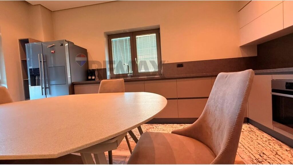 Apartament me qera në Bulevardi Zhan D’Ark, Tiranë, 155 m². Foto 2 nga 3