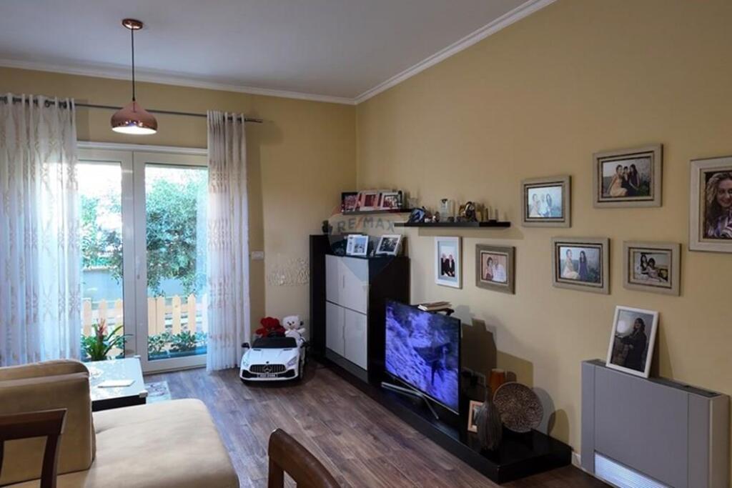 Villa for sale in Fresku, Tirana, 257 m². Photo 2 of 3