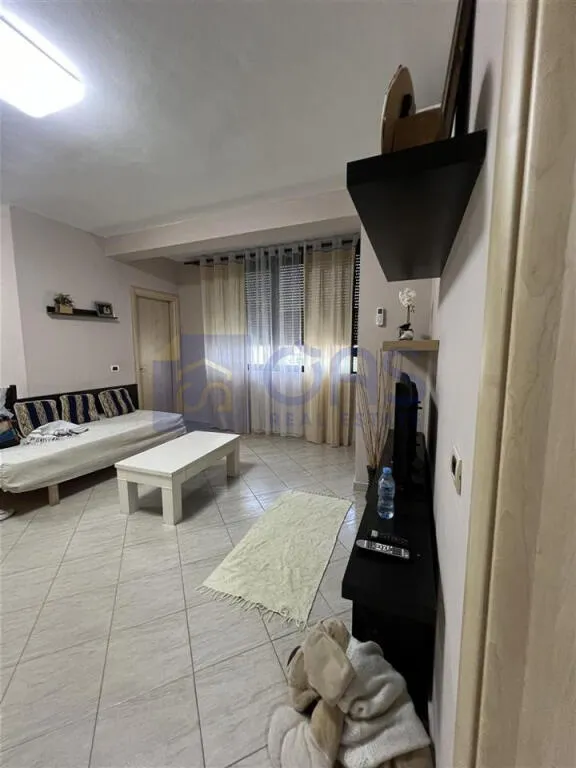 Apartament 2+1 me qera në Sheshi Willson, Tiranë, 70 m². Foto 1 nga 6
