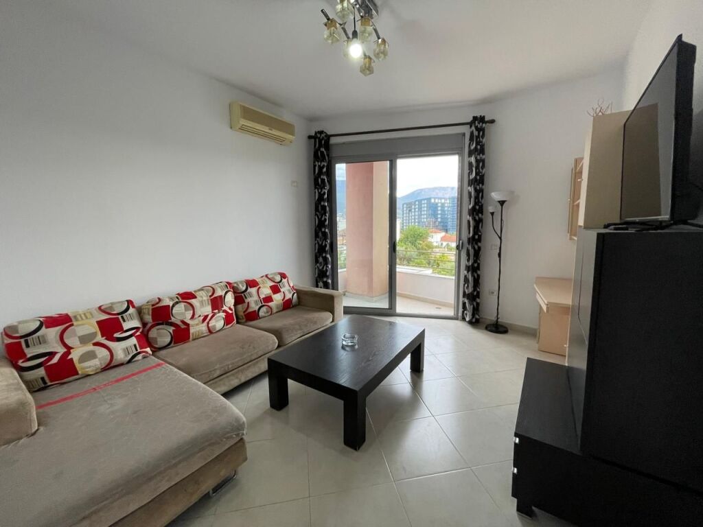Apartment 3+1 for rent in Materniteti i Ri, Tirana, 100 m². Photo 3 of 3