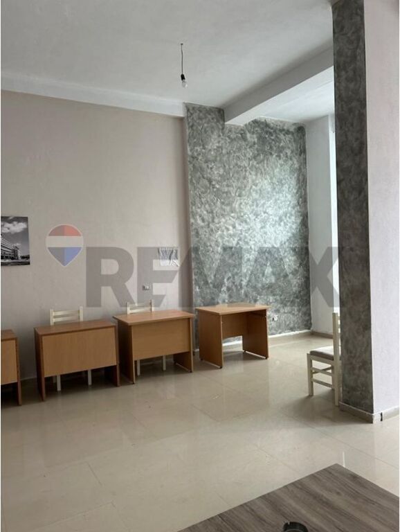 Shop for sale in Yzberisht, Tirana, 50 m². Photo 2 of 3